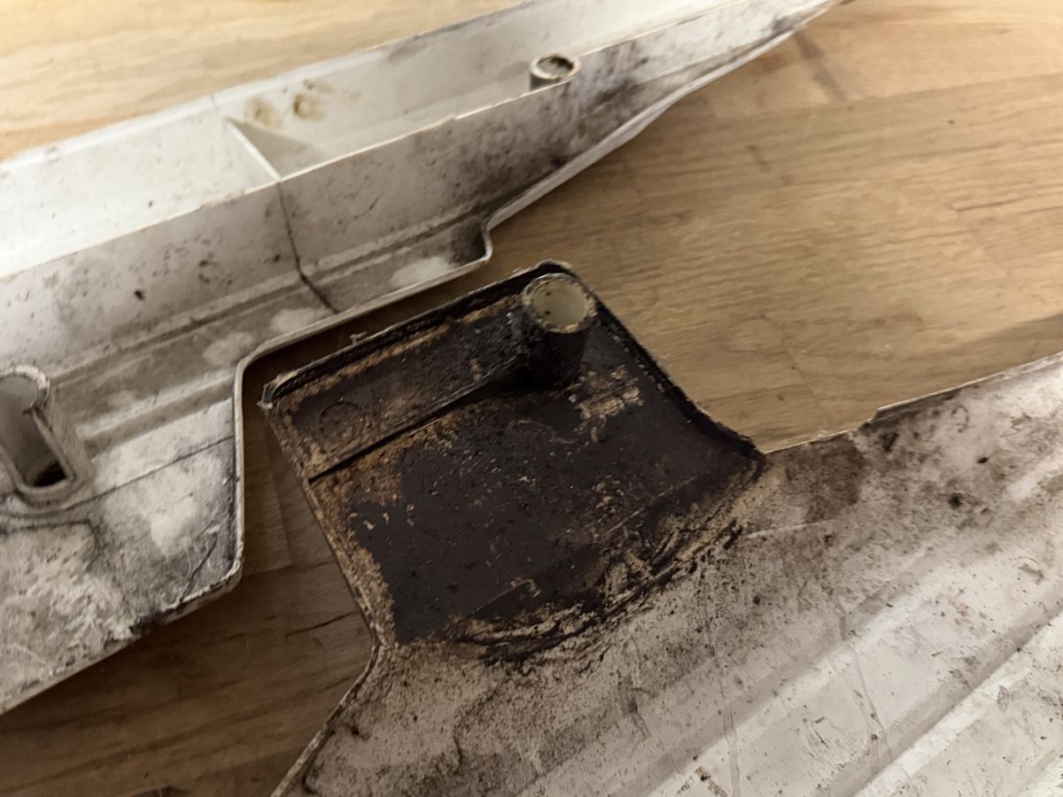 Parti ricambio per ciclomotori: Seitenschützer Puch weiss original – Usato da Bolken venduto da si.x.las 2
