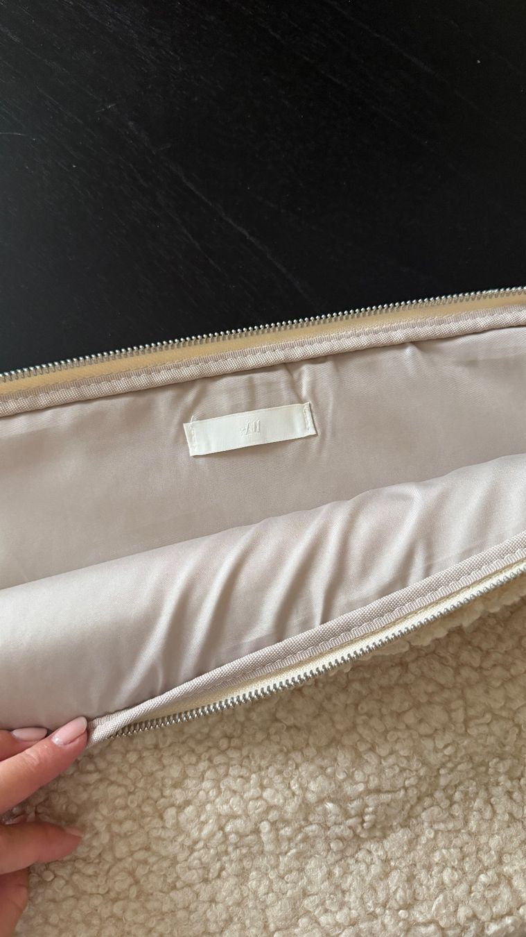 Covers & Borse: Laptop Sleeve Faux Shearling – Usato da Zürich venduto da pre_vy7t 2