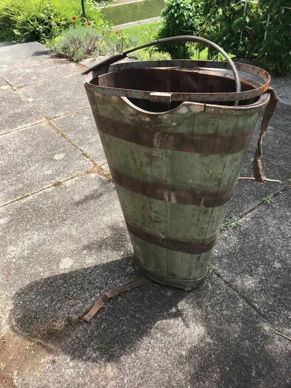 Altre Decorazioni per giardino: Gelte - Traubenlese Gefäss – Usato da Solothurn venduto da Spicar 1