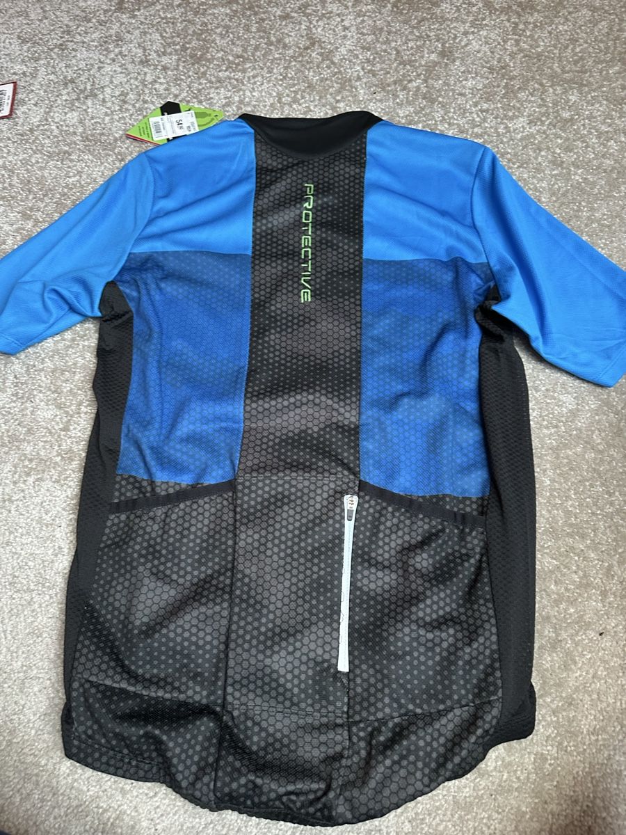Canottiere & Pantaloni: Maillot de vélo Protective – Nuovo e nell'imballaggio originale da Savagnier venduto da Pivovar2 1