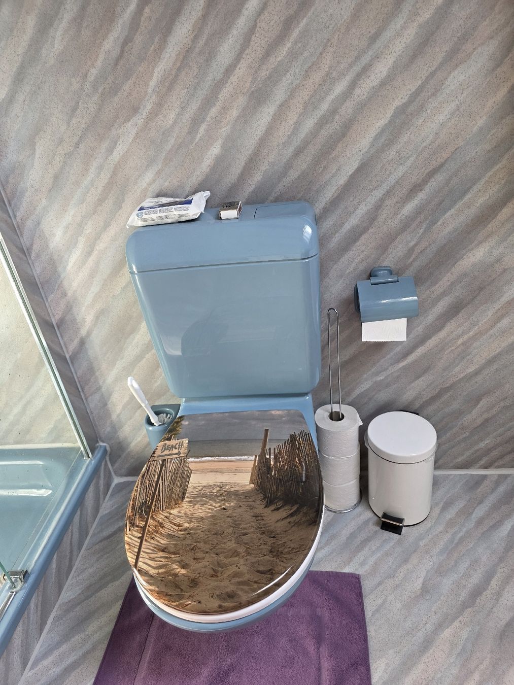 Geberit WC: WC Geberit, blau – Gebraucht aus Unteriberg von Robjes