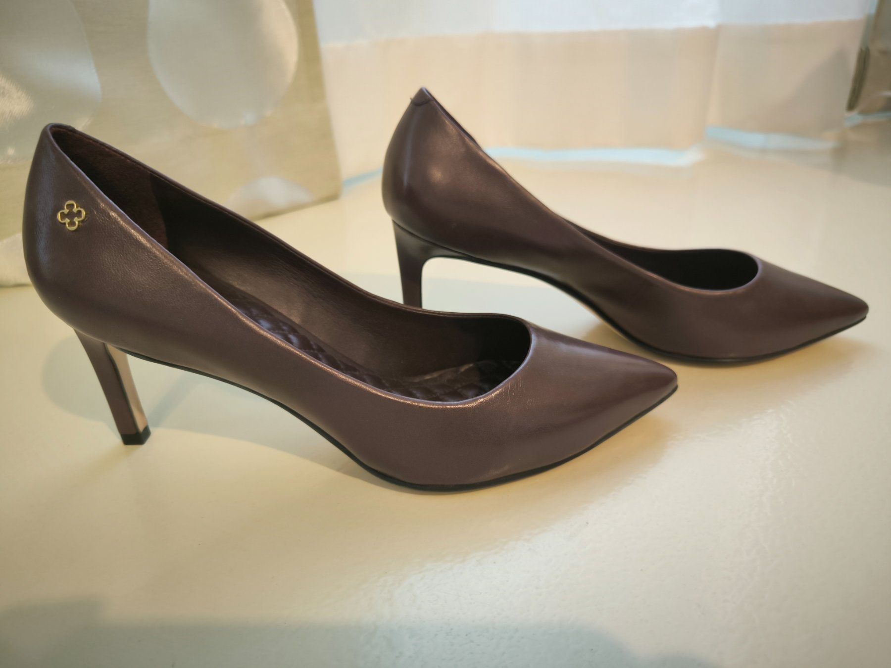 Scarpe da donna: Neuer Echtleder Pumps EU 39 schöne Farbe! – Nuovo (secondo la descrizione) da Wallisellen venduto da C_DM 3