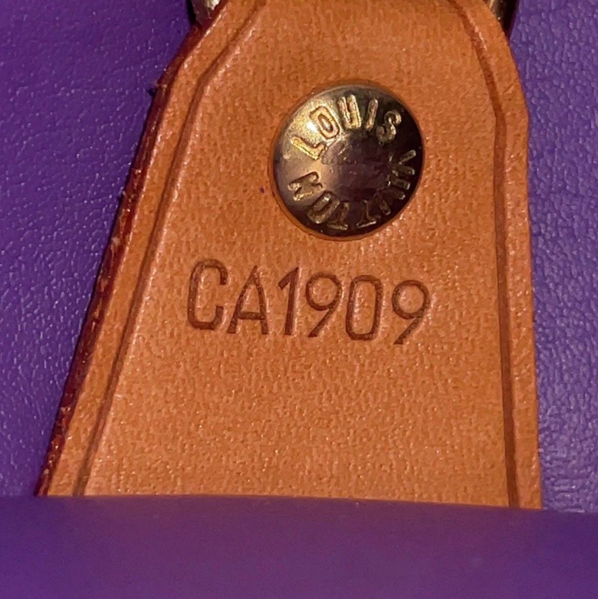 Louis Vuitton Taschen: Louis Vuitton Sutton GM cuir empreinte bordeaux – Gebraucht aus Sugiez von Vuitton_for_life 7