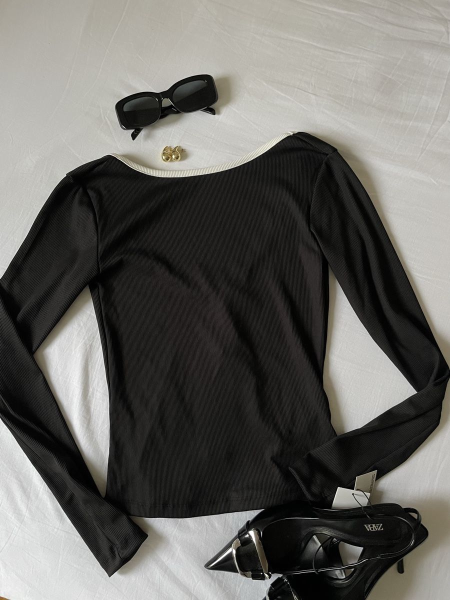 Na-kd Top: Top noir – Nuovo e nell'imballaggio originale da Concise venduto da Lae99