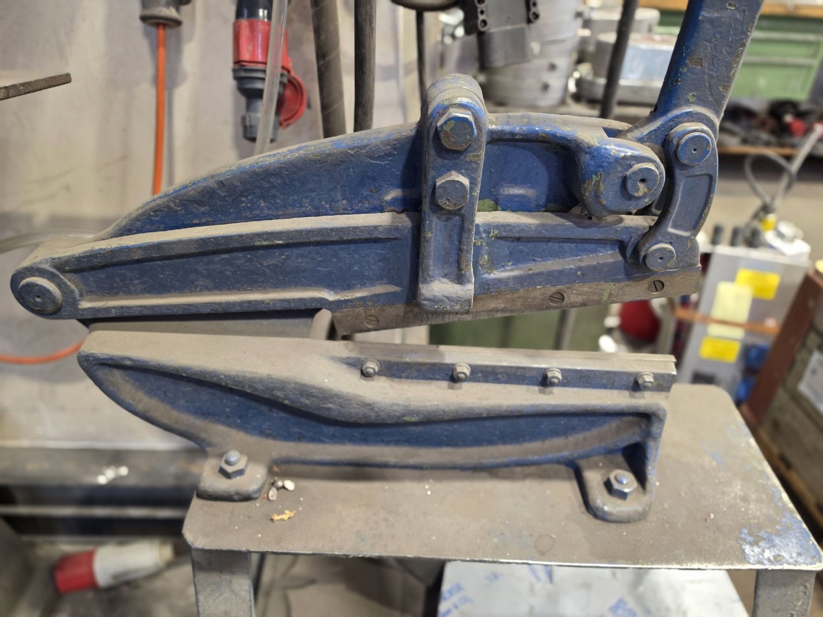 Tous les outils: Blechschere, Hebelschere, Handschere – D'occasion à Neftenbach par Lukiluk