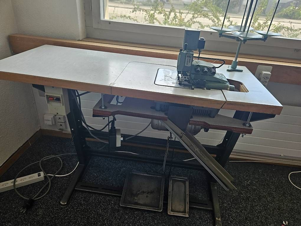 Macchine da cucire: Overlock nähmaschine – Usato da Solothurn venduto da amelie_ladina