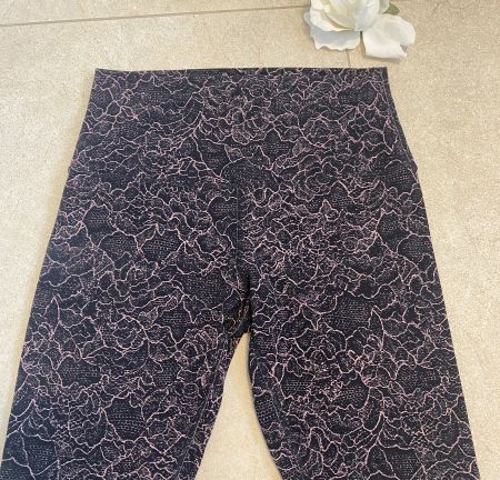 Lululemon Leggings 3/4 black rose Gr. 6= 36/38 mit Tasche