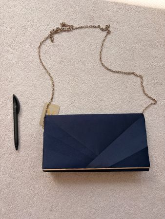 Elegante marineblaue Clutch / Tasche mit Kettli, festlich!