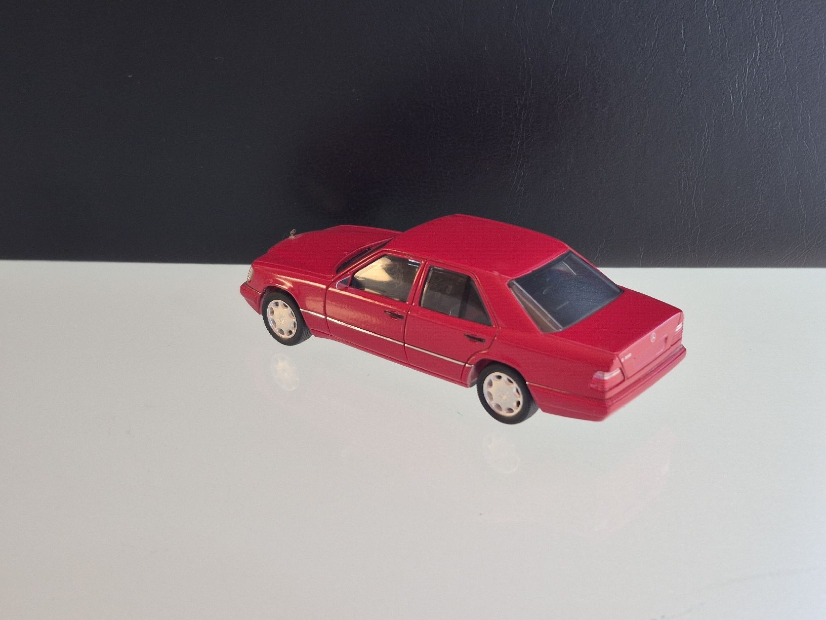 Mercedes-Benz Modellini d'auto: Herpa Mercedes Benz E320 1:43 – Usato da Uetendorf venduto da myhome12 1