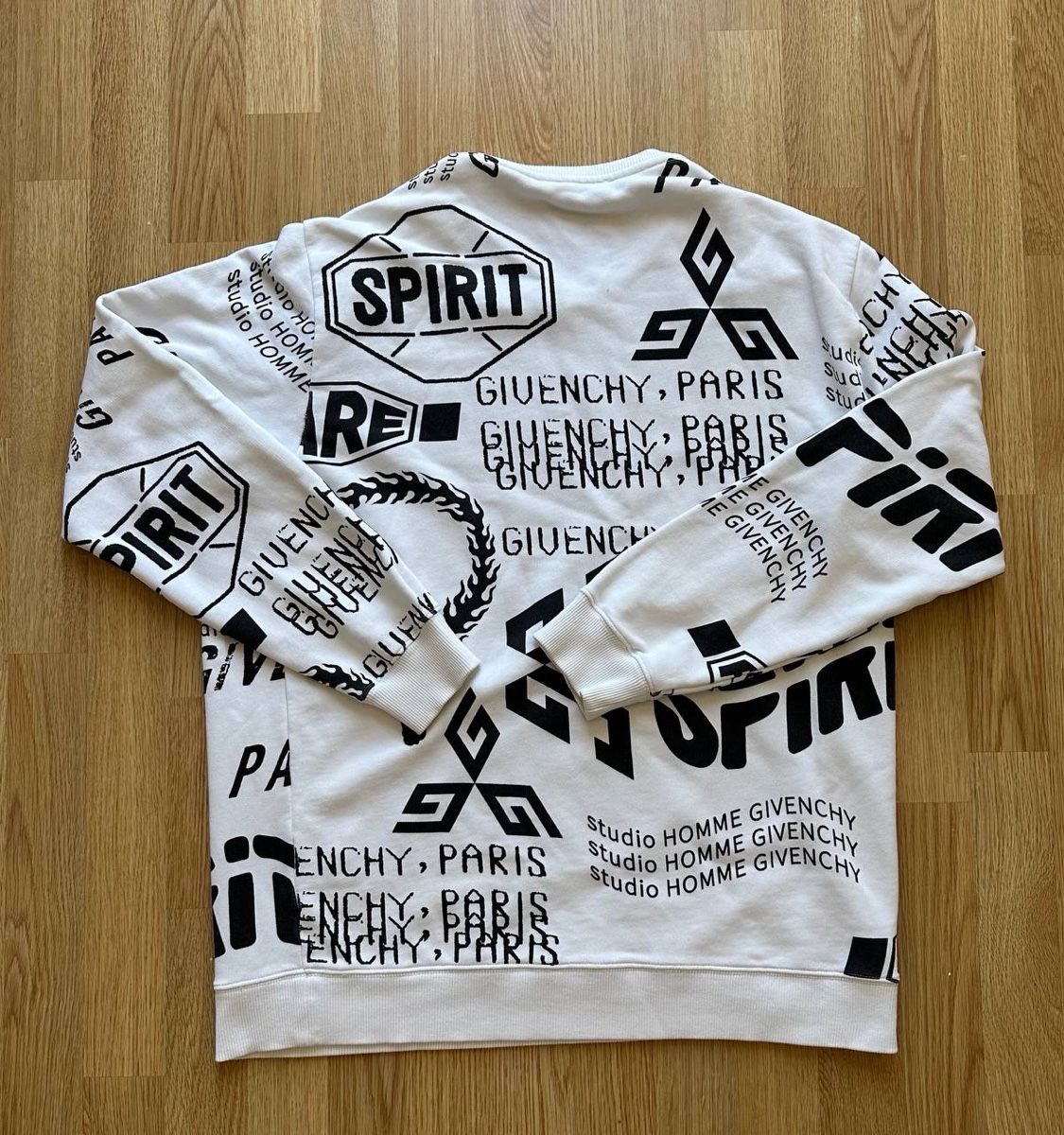Givenchy Maglioni & Felpe: Givenchy Pullover  – Usato da Pfäffikon ZH venduto da Nataliia. 2
