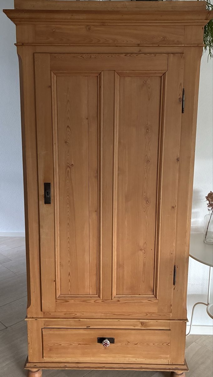 Armadi: Kleiner antiker Schrank – Usato da Aesch BL venduto da Bergfloh10