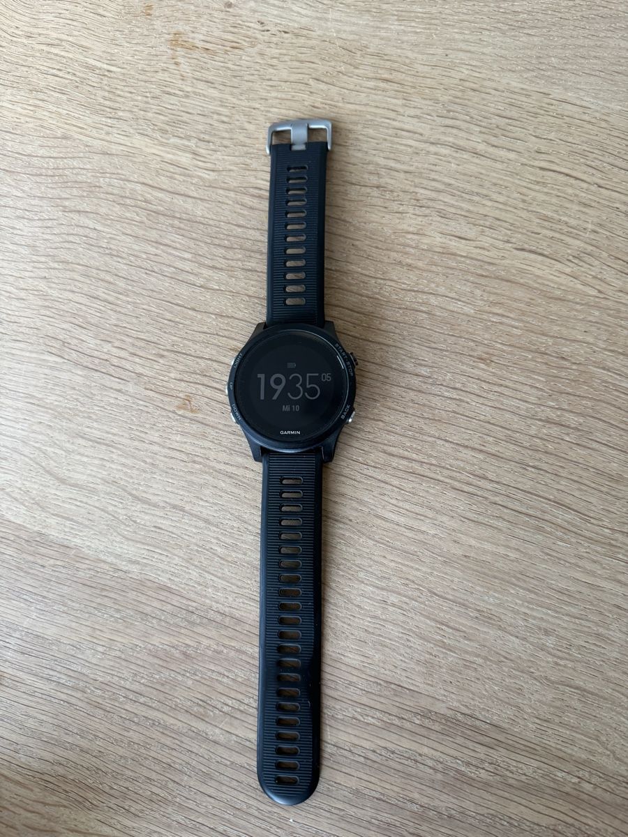 Garmin Smartwatch: Garmin Forerunner 935 GPS Uhr Originalverpackung/Ladekabel – Usato da Klingnau venduto da bap41 1