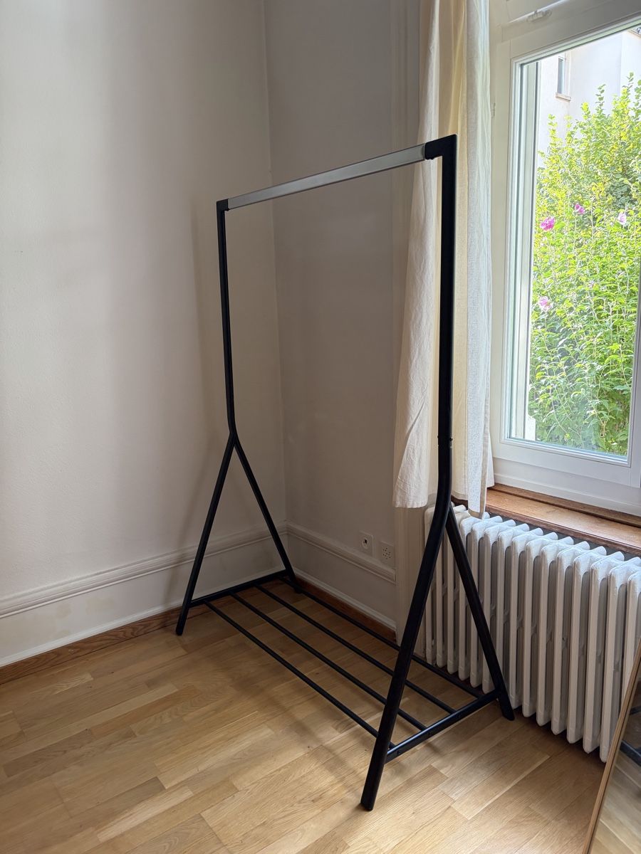 Porte manteau: Kleiderständer, schwarz, Metall – D'occasion à Zürich par kellejer