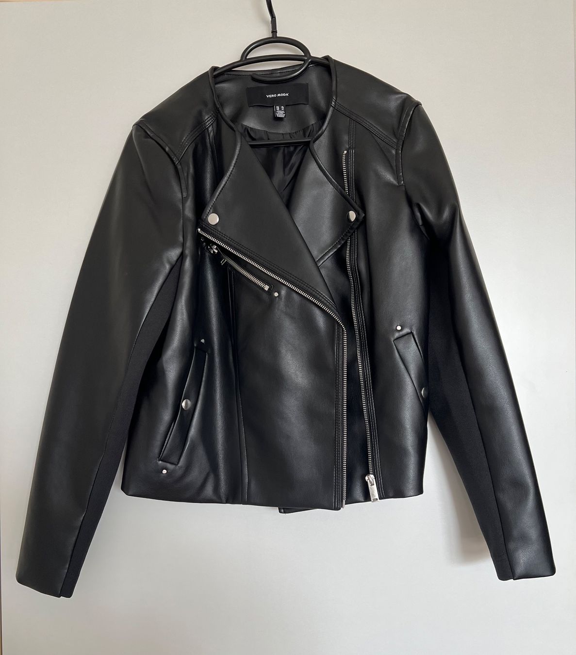Vero Moda Vestes: Lederjacke in schwarz – Neuf (Voir description) à Widnau par Lara___.