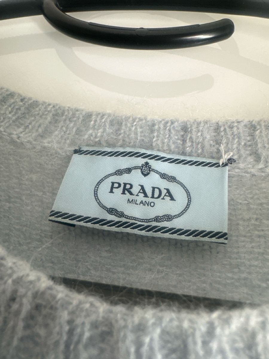 Prada Pulls & Sweat-shirts: Pullover Prada hellblau Grösse M mit Rüschen – D'occasion à Zürich par bea_5268 1