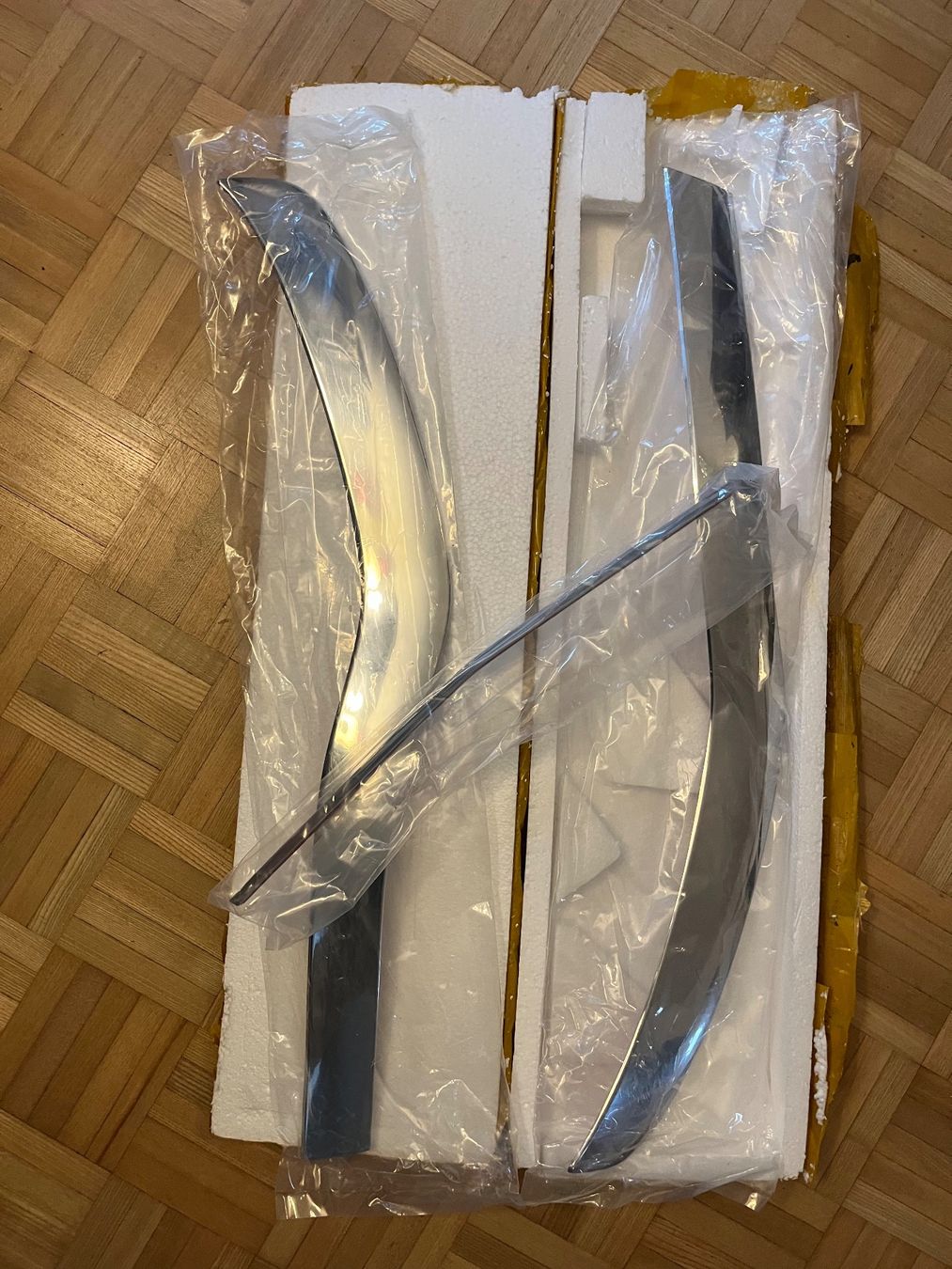 Mercedes-Benz Alle Autoersatzteile: Mercedes Benz E-Class W213 Front Bumper Strip Chrome – Neu und originalverpackt aus Lenzburg von r_mendes 1