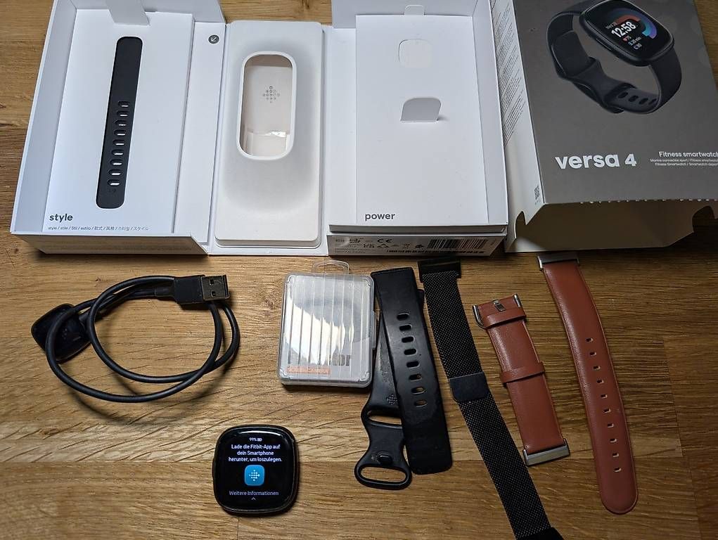Fitbit Smartwatch: fitbit Versa 4 – Gebraucht aus Gommiswald von Derbeth01