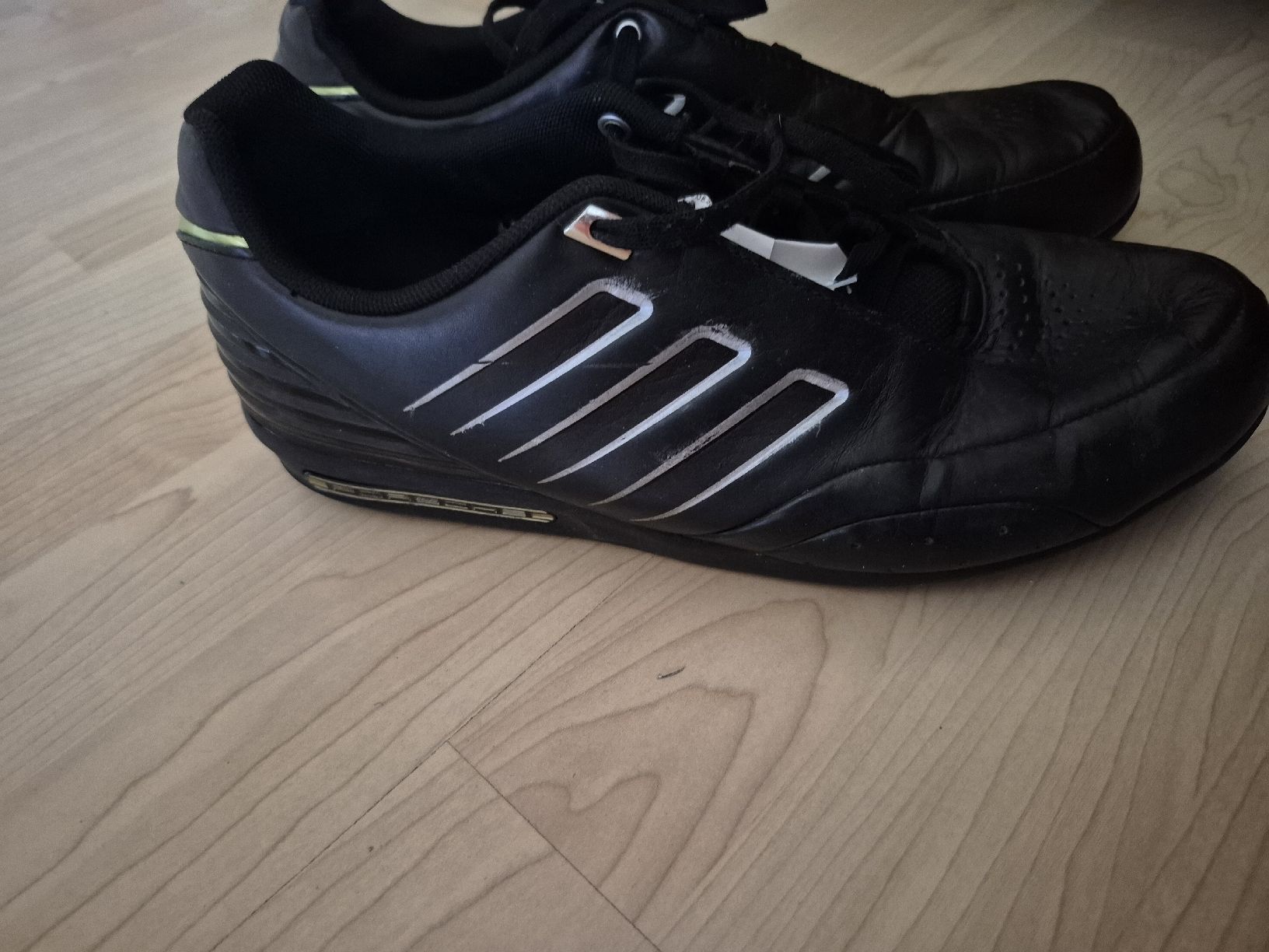 Adidas Scarpe da uomo: Adidas Sneakers Grösse 40 / Turnschuh – Usato da Oberweningen venduto da Bumblebee2 1