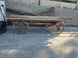 Alter Holzwagen gebrauchter Zustand