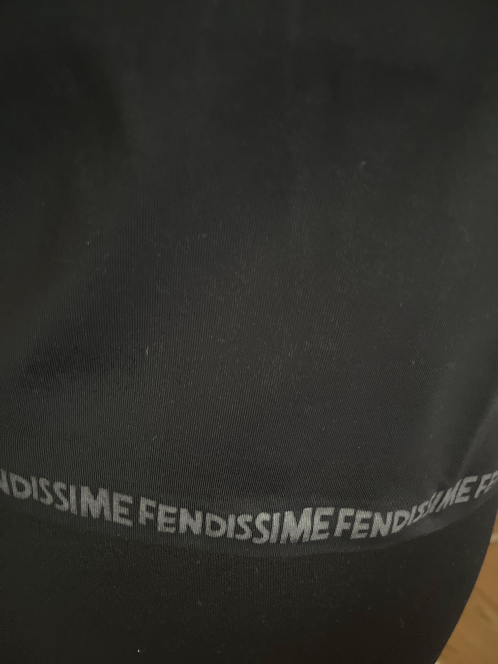 Fendi Tops: Fendi black top with logo – Gebraucht aus Rüschlikon von ant_5v7g 2