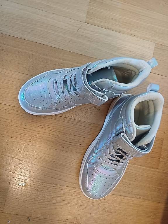 Scarpe per ragazze: Neue Turnschuhe gr 33 – Usato da Sisseln AG venduto da JanaSK 3
