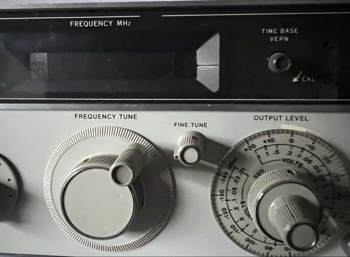 Hewlett Packard Messen: HP 8640B Signal Generator RF Messgerät Hewlett Packard top – Gebraucht aus Oberhofen Thun'see von SwissTreasure 5