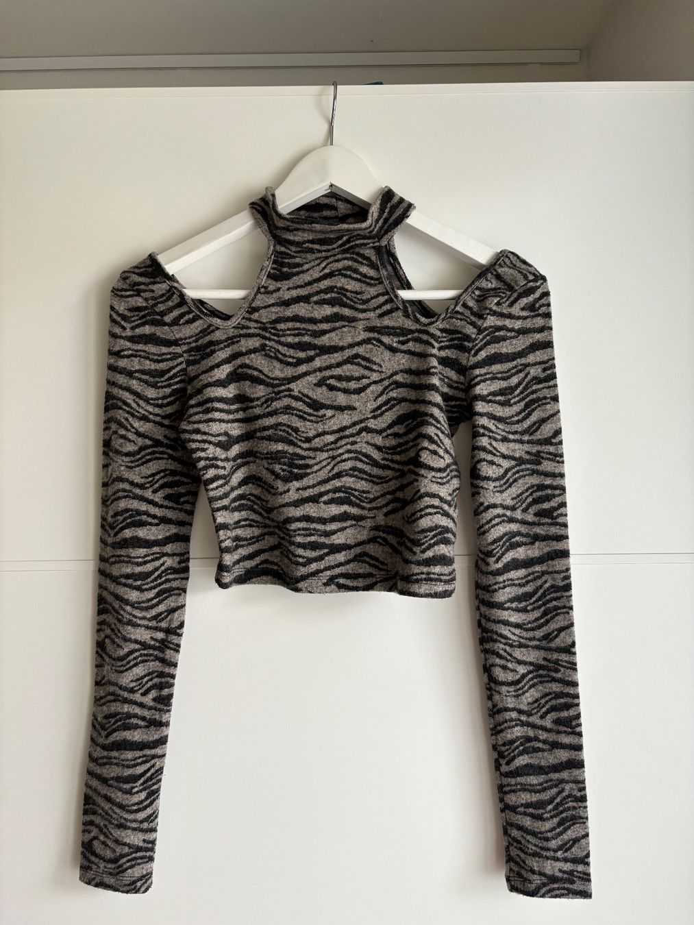 Bershka Tops: Bershka Top langarm gemustert (S) – Gebraucht aus Männedorf von giu_wm6d
