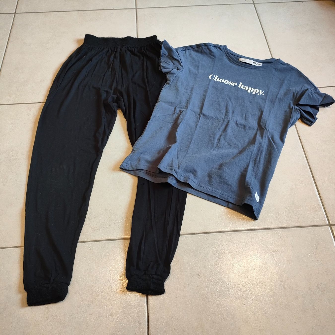 Lotti & Set di vestiti: Kleiderpaket Gr. 122/128 NEU! – Nuovo (secondo la descrizione) da Adelboden venduto da Lammhult 1