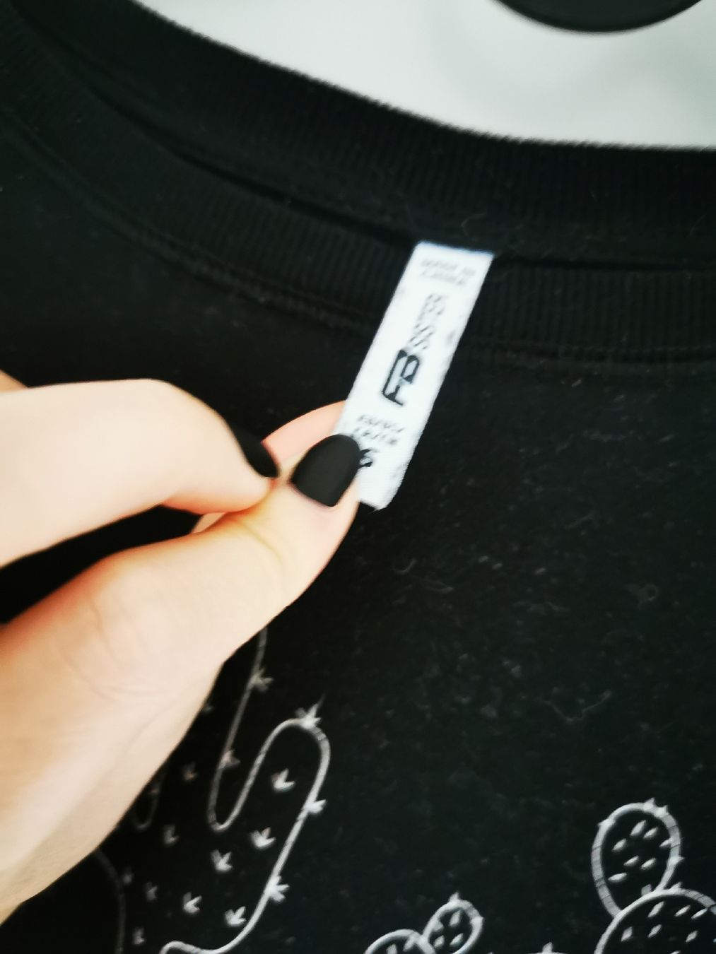 Maglioni & Felpe: Schwarzer Pullover mit Kaktus-Motiv, Grösse M , Top Zustand! – Usato da Balsthal venduto da Leila_Luna 2