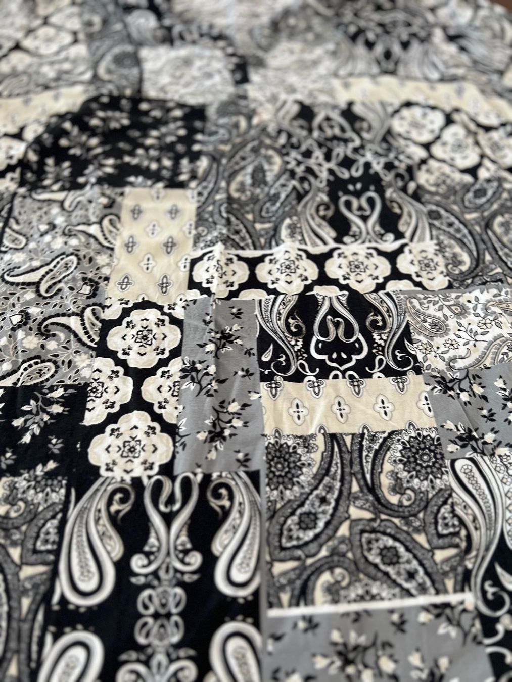 Kleider: Kleid Patchwork -Viskose- Gr. 44 neuwertig – Gebraucht aus Ebmatingen von Mistelu 1