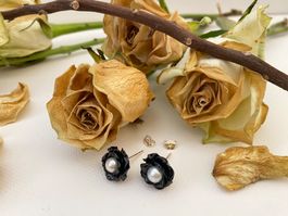 Ohrringe schwarze Rosen in Sterling Silver 925 mit Perle