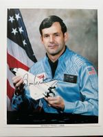 Weltraum OU Ronald J. Grabe NASA Porträt 8*10 signiert