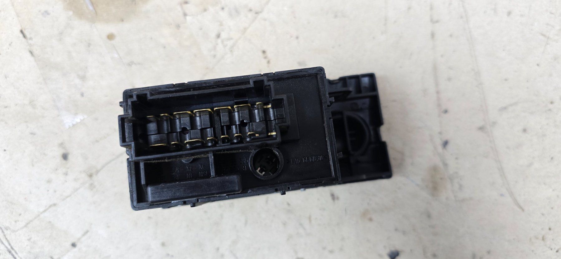 Volkswagen Tutti pezzi di ricambio auto: VW T4 Lichtschalter Schalter Licht Scheinwerfer 7D0941531C – Usato da Schaffhausen venduto da Parg86 5