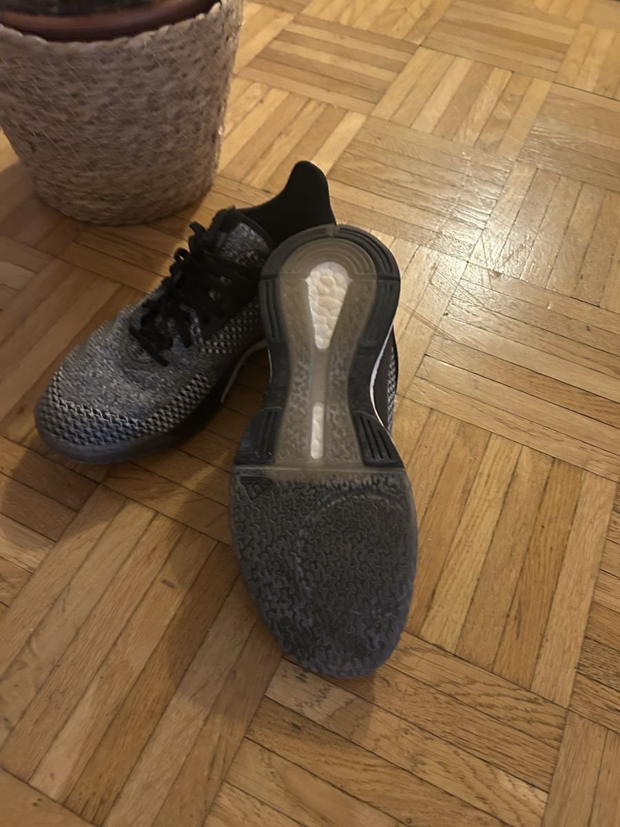 Adidas Scarpe da donna: Volleyball Schuhe – Usato da St. Gallen venduto da avl_k5my 2