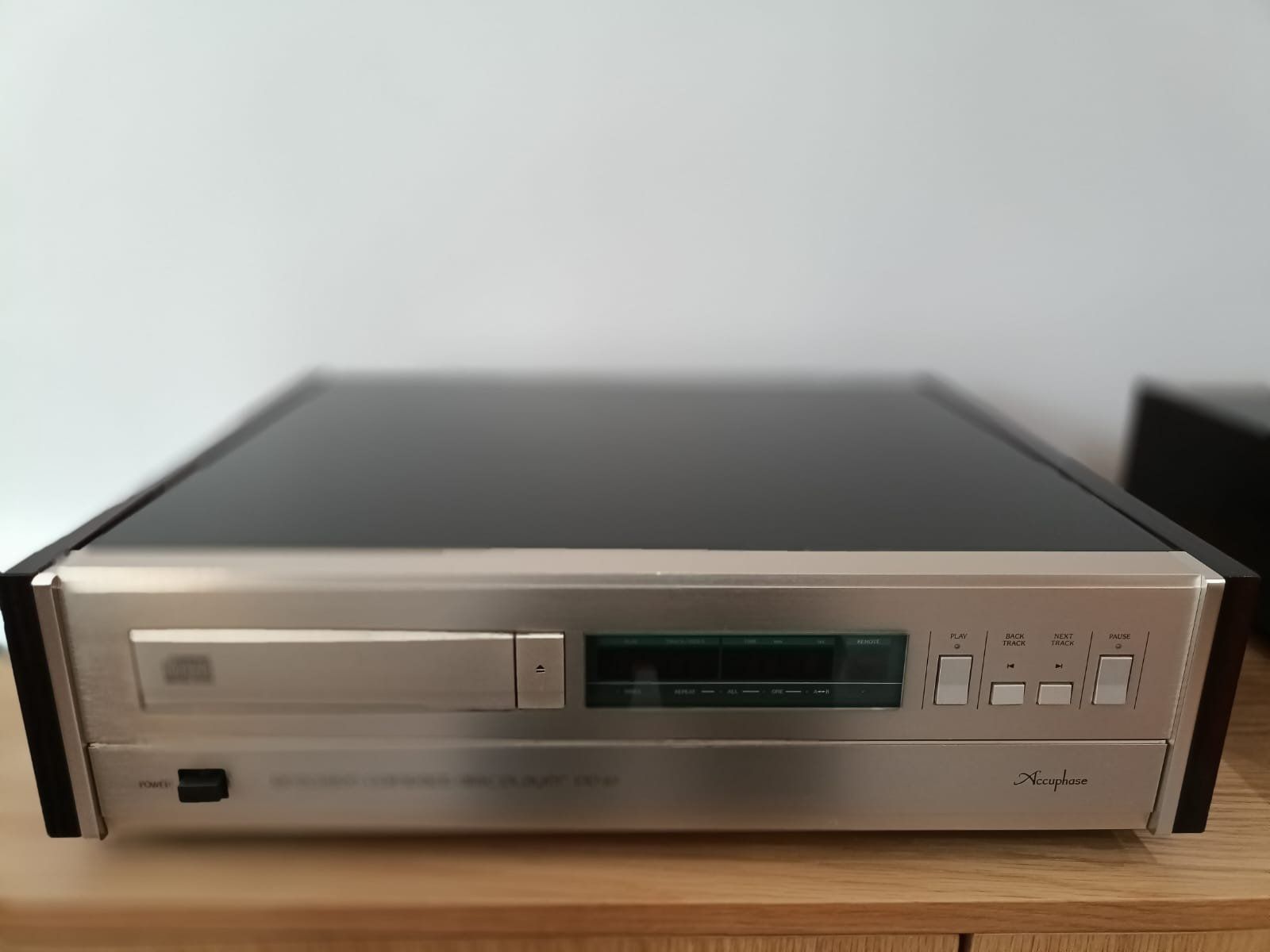 Accuphase Sistemi audio & multimediali: Accuphase DP 70 CD player – Usato da Basel venduto da Threemice 1