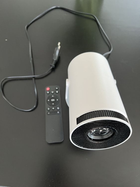 HY 300 Projector Beamer (Gebraucht) in Herznach für CHF 36 – mit ...