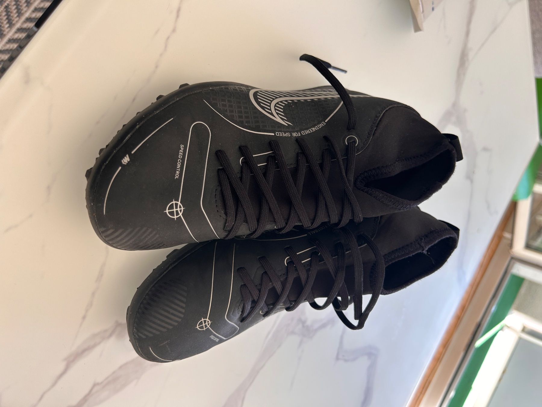 Nike Scarpe da uomo: Chaussures de football Nike – Usato da Sierre venduto da art_wqf9 1