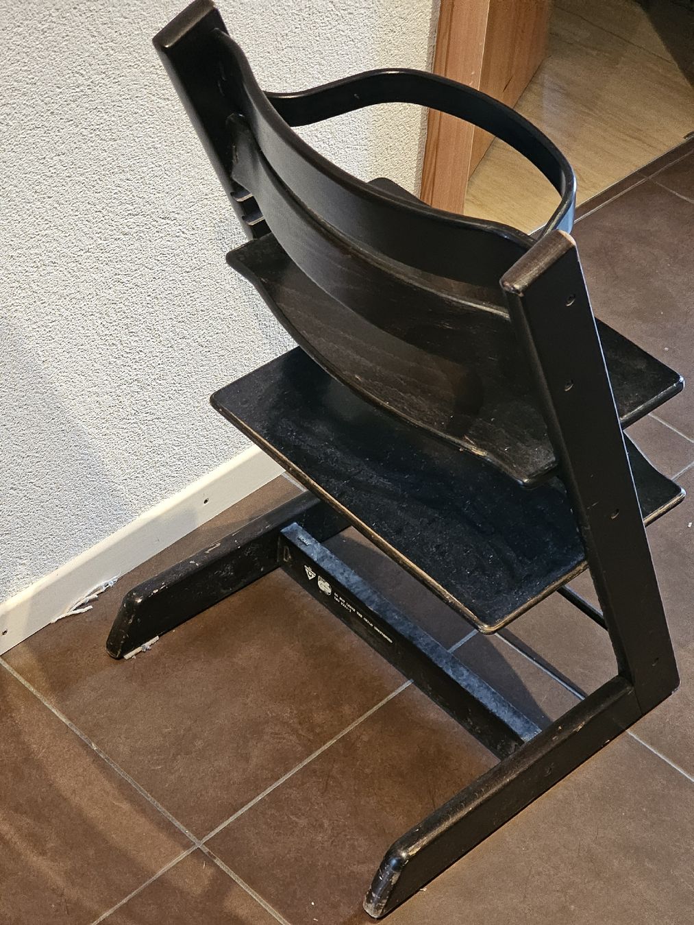 Stokke Seggioloni: Chaise haute Stokke Tripp Trapp noir – Usato da Bulle venduto da Bflowx 1