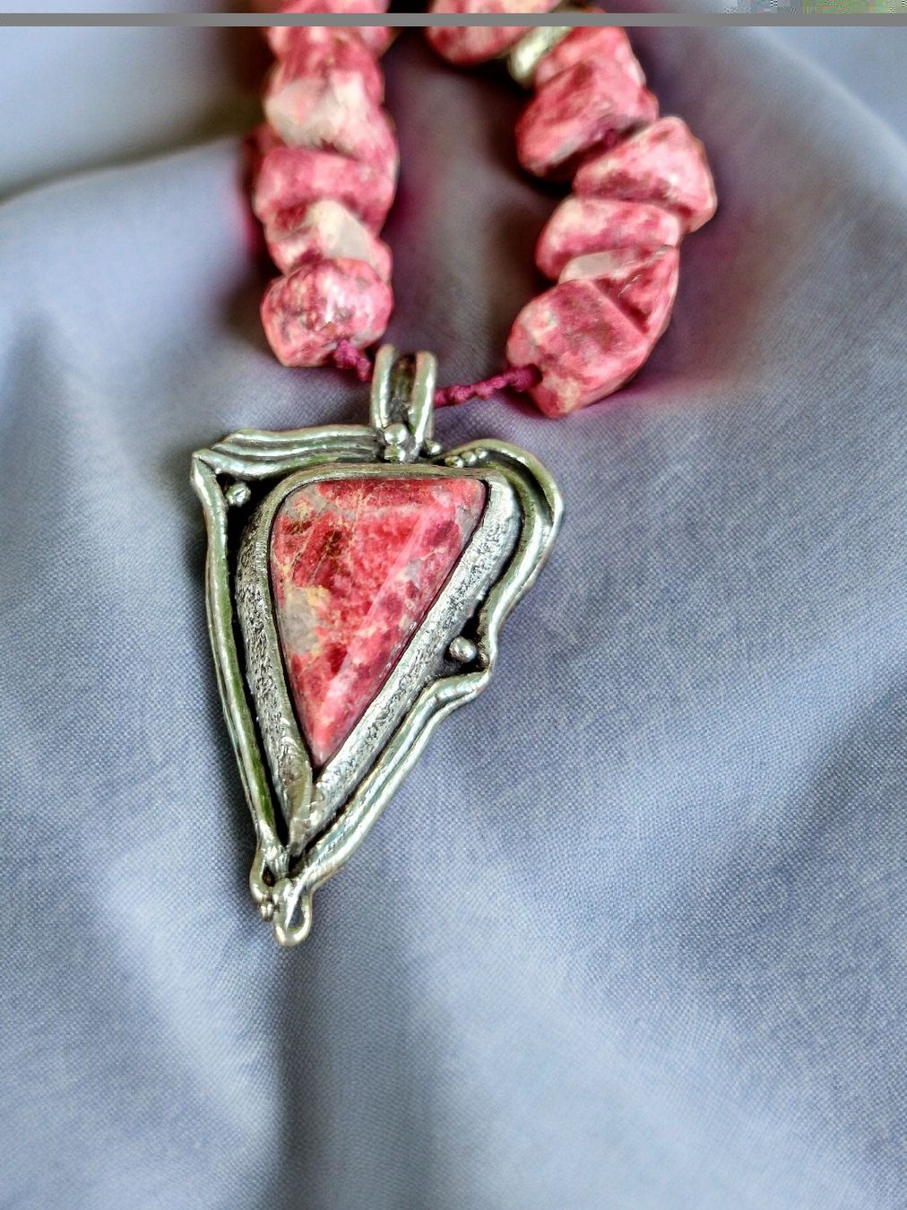 Catenine: Collier Thulit & Silber. Handmade inkl. Thulit schleifen – Nuovo e nell'imballaggio originale da Aarau venduto da Schmuckhoehle_MD 6