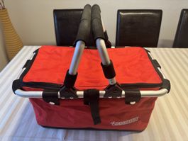 Roter Einkaufskorb / Reisekorb mit Aluminiumrahmen