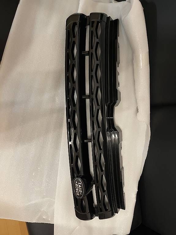 Land Rover Tutti pezzi di ricambio auto: Evoque Frontgrill – Usato da St. Gallen venduto da elb_kpt5 3