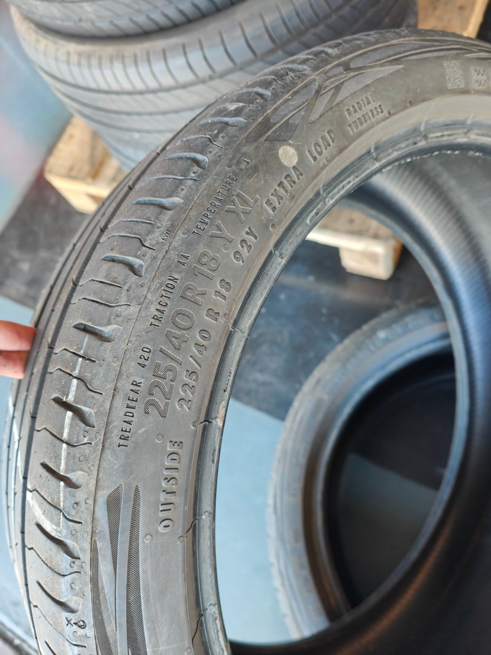 Continental Pneus & Kompletträder: 225/40 R18 Sommerreifen – Gebraucht aus Oberengstringen von Reifen-Lagerverkauf 1