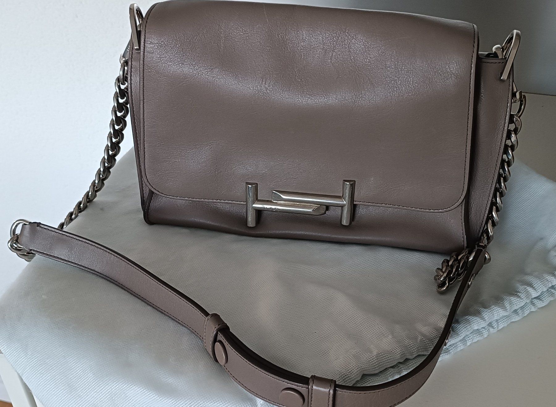 Tod'S Taschen für Damen: TOD'S Double T Schultertasche aus Leder – Gebraucht aus Neuenegg von Schnapparth 1