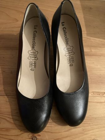 Schwarze Lederpumps, Gr. 40
