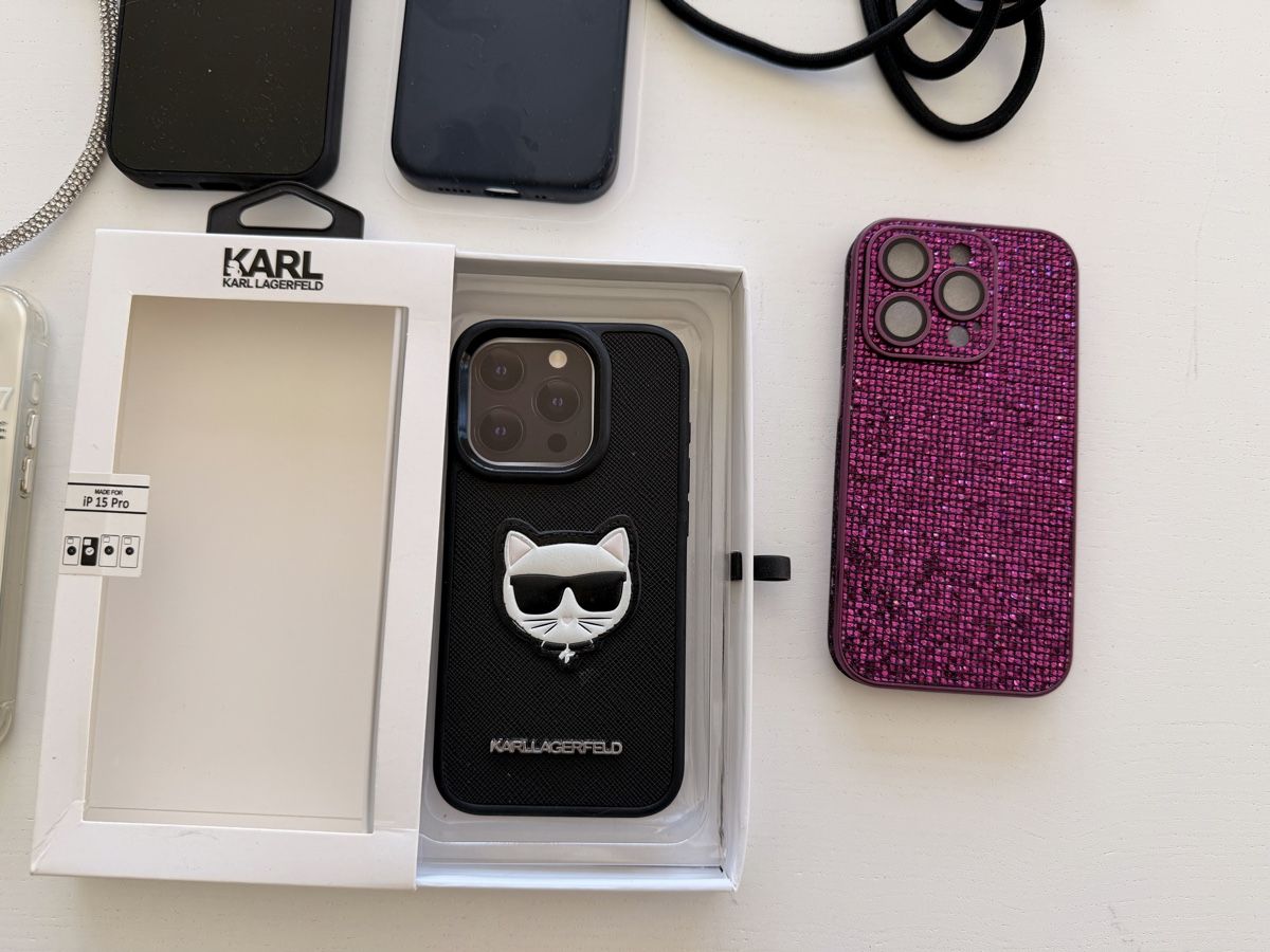 Apple Coques & Protection écran: iPhone 15 Pro Case Bundle + Free Phone Charm  – D'occasion à St-Sulpice VD par dya_9c2f 3
