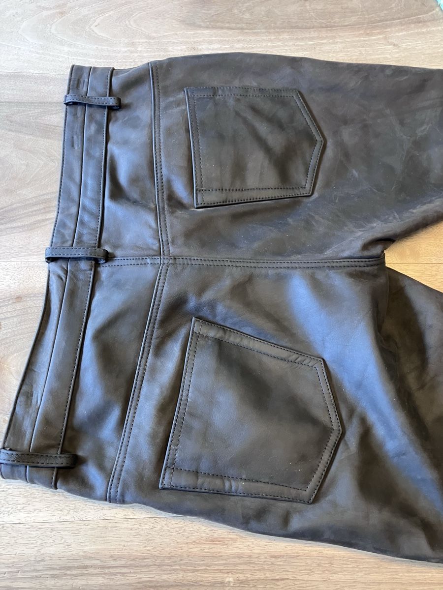 Pantaloni: Lederhose Kuhleder dunkelbraun – Usato da Krauchthal venduto da StuderE 1