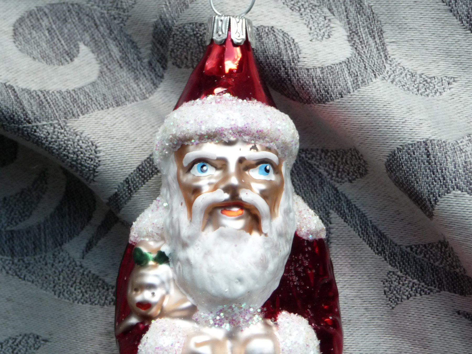 Tutte le decorazioni: Weihnachtsmann mit Puppe Christbaumschmuck – Nuovo e nell'imballaggio originale da Alpnach Dorf venduto da marvo 2