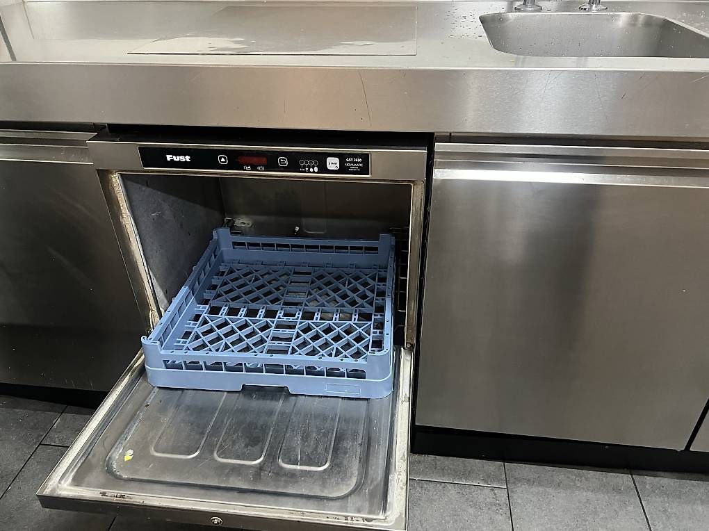 Lavastoviglie: Geschirre spul machine  – Difettoso da Zürich venduto da luc_g79r 2