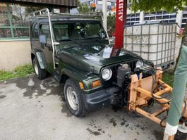 Jeep Wrangler mit Zaugg Schneepflug