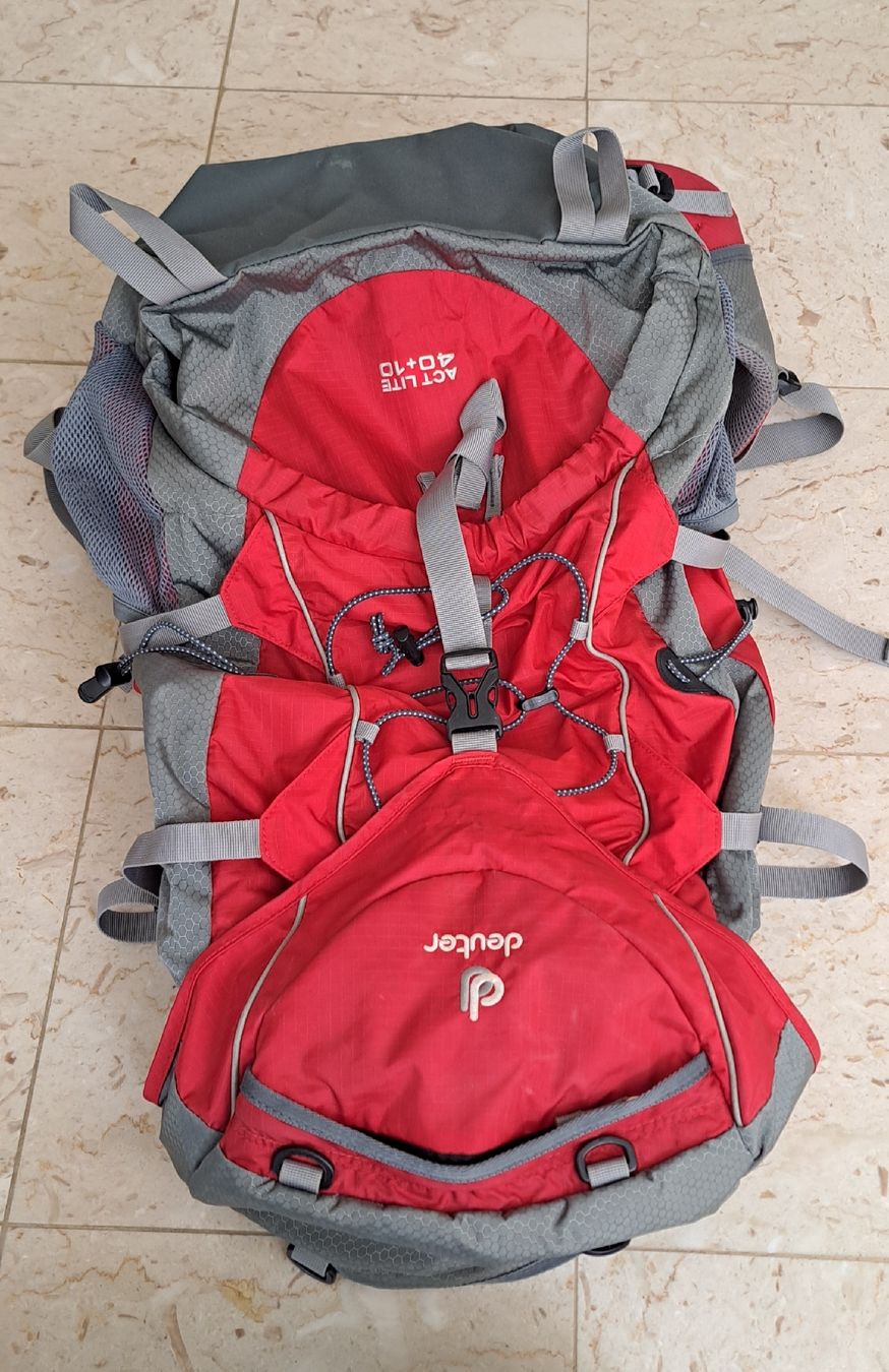 Deuter Zaini: Deuter Rucksack 40+10 rotgrau – Usato da Lohn SH venduto da Mueller1958 2